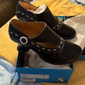 John Fluevog MINT IN BOX Achievers Size 8